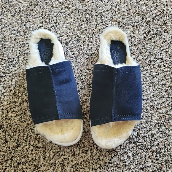 otbt fleece lined mules - Picture 2 of 6